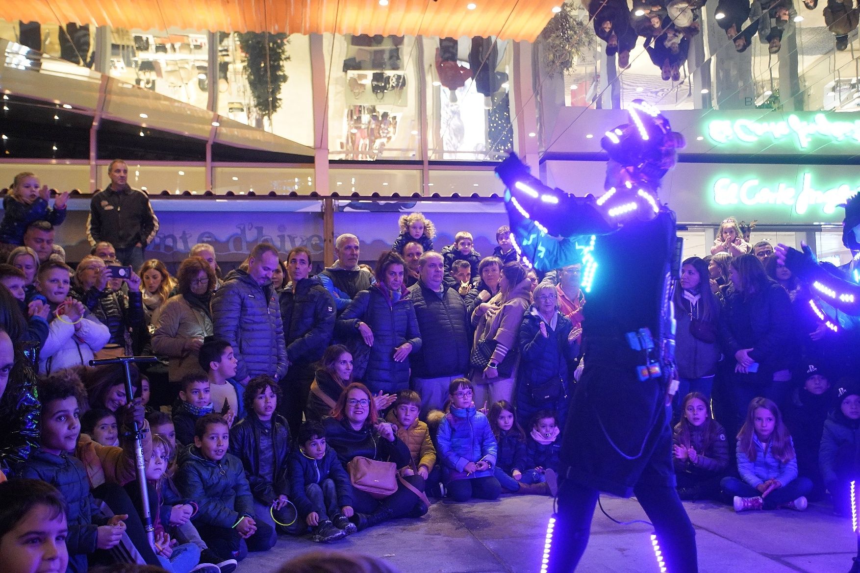 Les imatges de l'obertura de les llums de Nadal al Corte Inglés de Girona