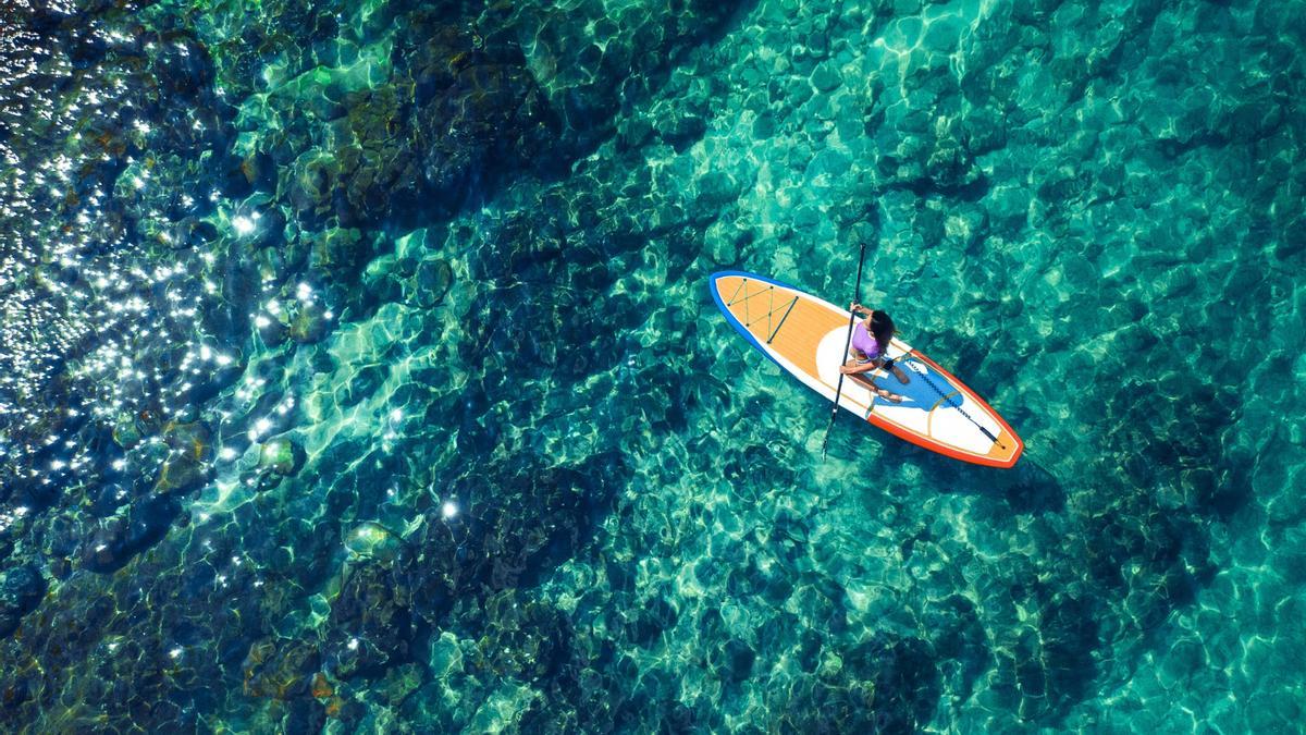 Un joven realiza un viaje de nueve horas sobre su tabla de paddle surf para ver algo increíble