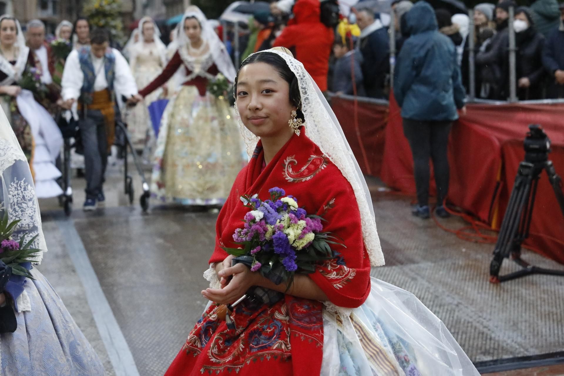 Búscate en el primer día de ofrenda por la calle Quart (entre las 18:00 a las 19:00 horas)