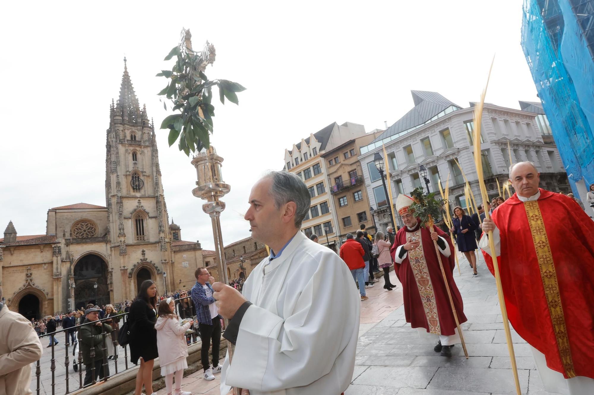 Procesión y bendición de las palmas en la Catedral.