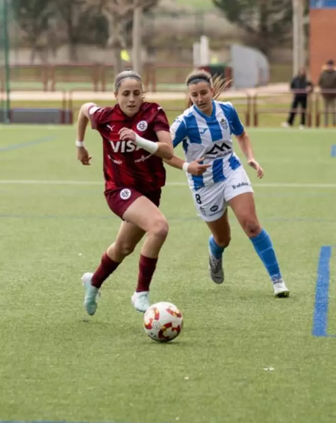El Dux Logroño, con la piloñesa Isina Corte, regresa a la élite del fútbol femenino