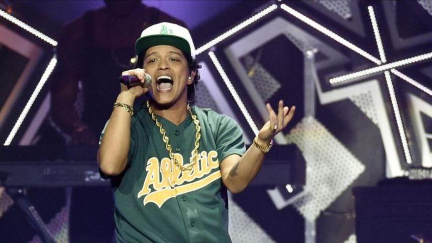 Bruno Mars ayuda a 24.000 familias necesitadas a tener una cena de Acción de Gracias