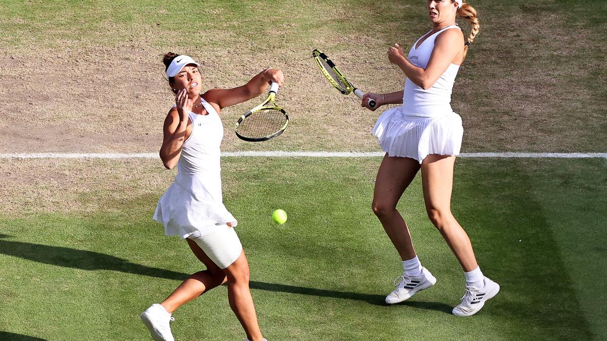 Semifinal femenina de dobles en Wimbledon el pasado vearno.