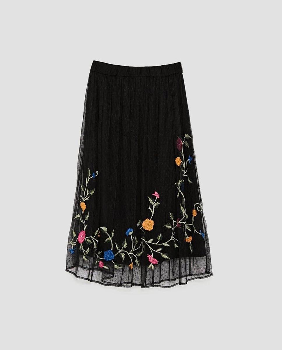 Falda midi bordados de Zara