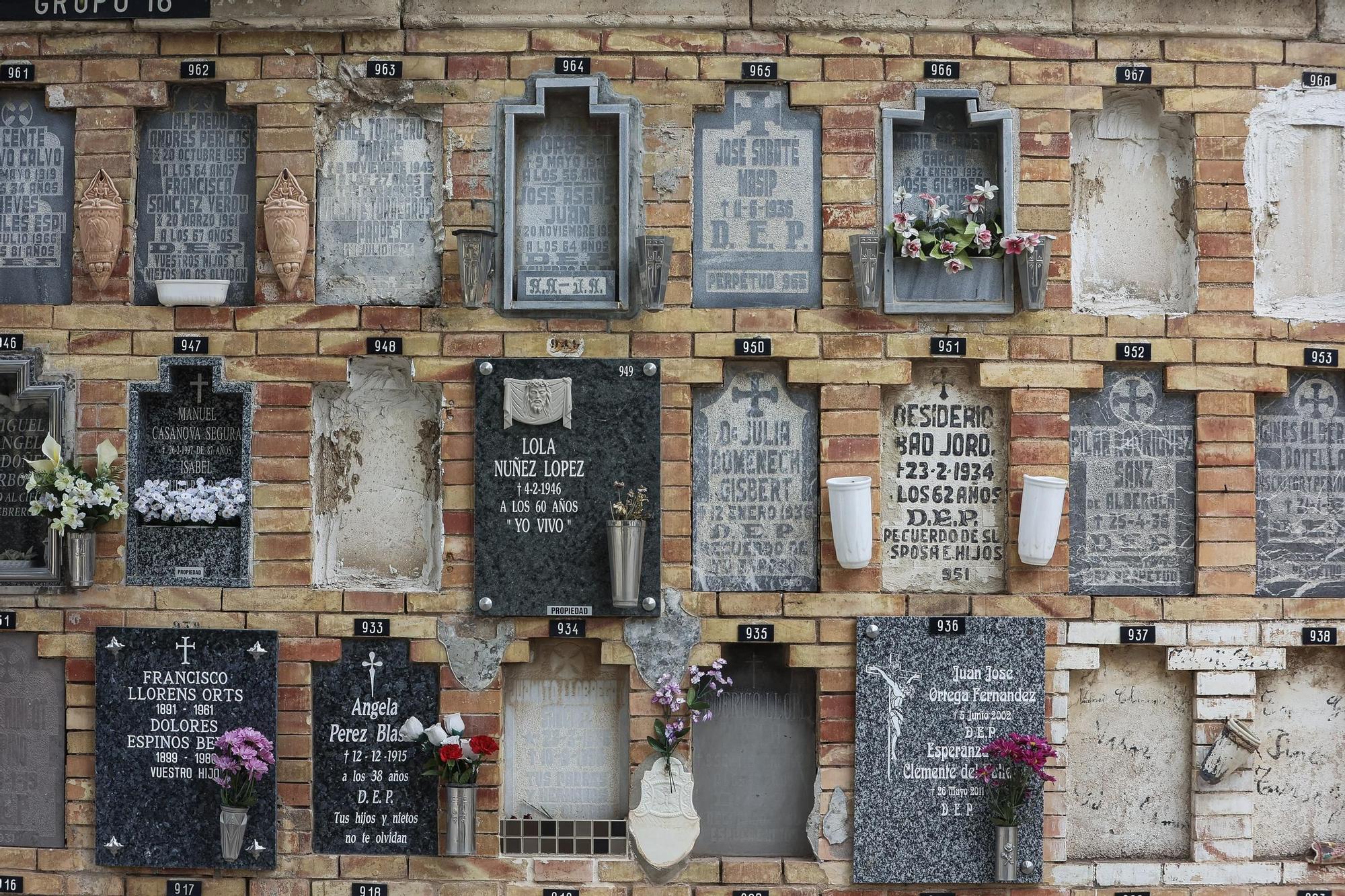 Cementerio de Alicante el día de Todos los Santos