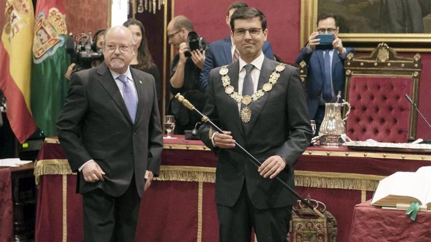 El alcalde de Granada apela al compromiso de los grupos y a la lucha contra la corrupción