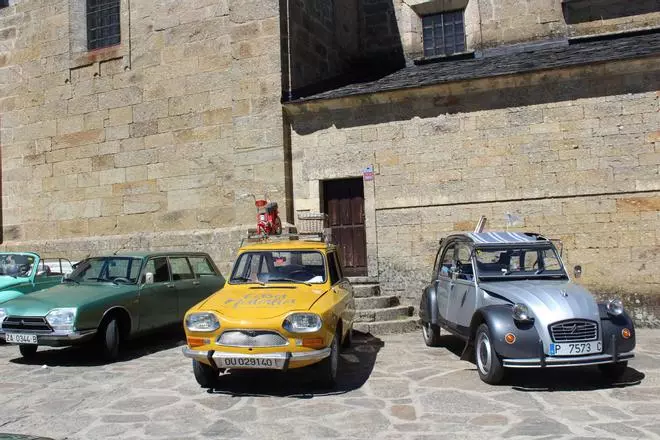 GALERIA: II Concentración de coches clásicos de Donado
