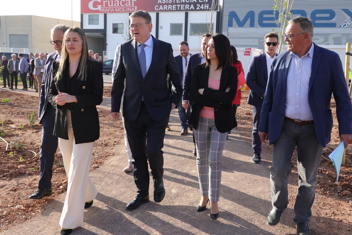 Tania Baños, Ximo Puig y Rebeca Torró, entre muchos otros, han visitado a primera hora las obras del puente industrial.