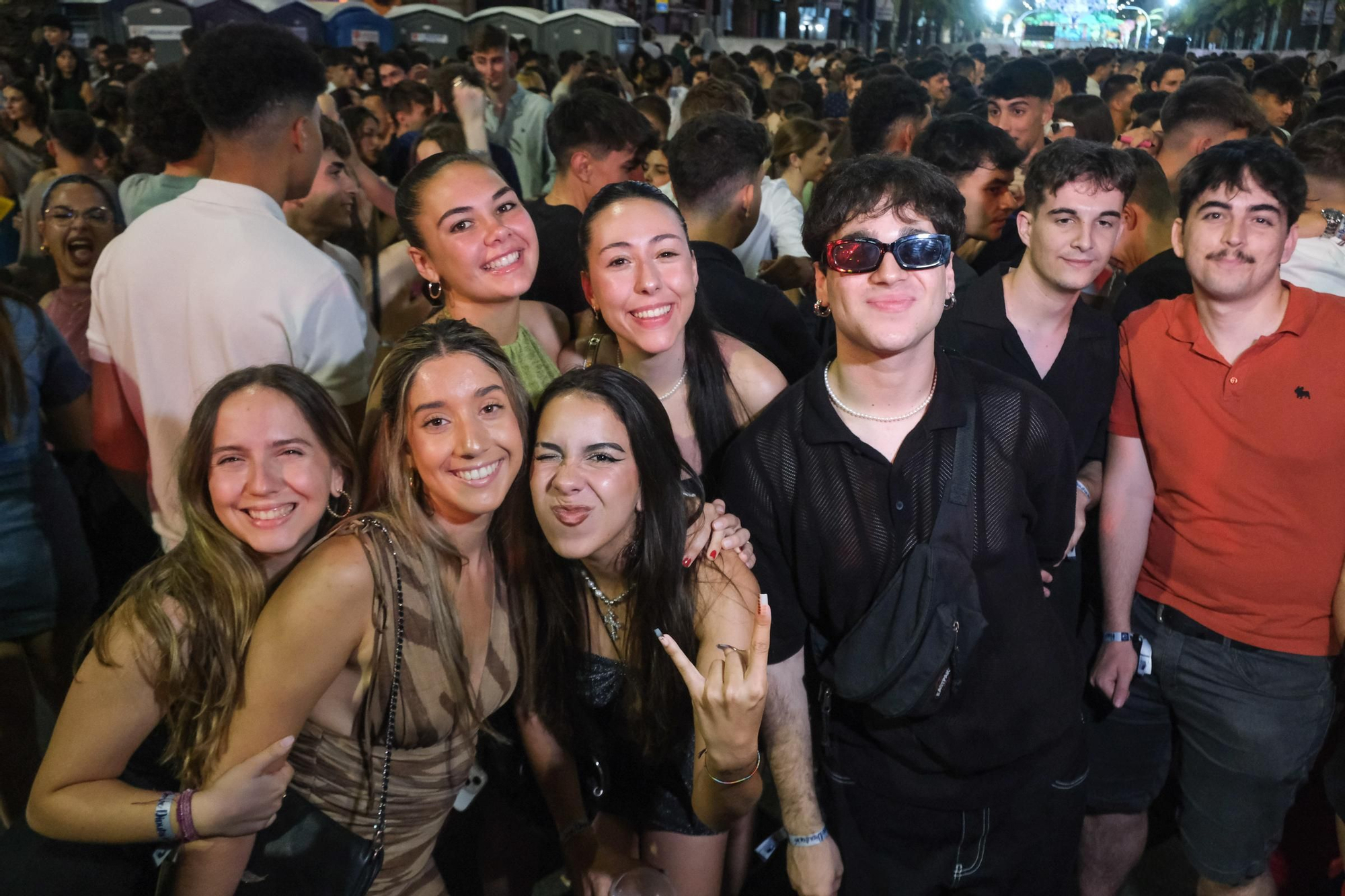 Galería de fotos: así es salir de fiestas en Hogueras de Alicante