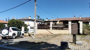 La Guardia Civil ha acordonado el inmueble en el que se ha producido la tragedia.
