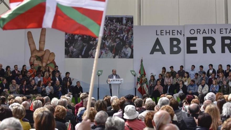 Las fuerzas abertzales reclaman la &quot;república vasca&quot; en el Aberri Eguna