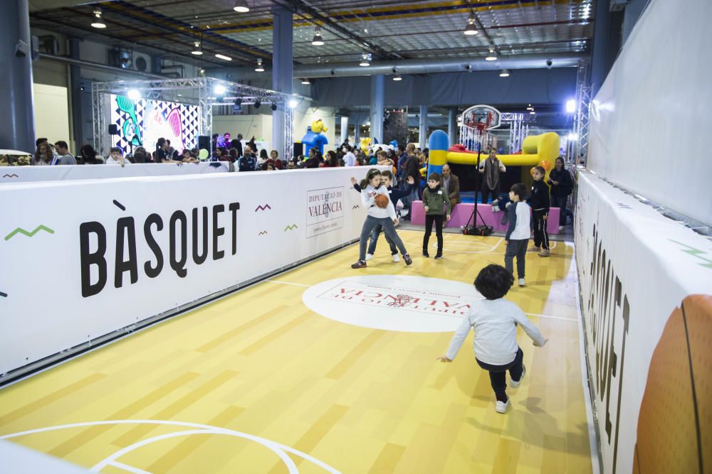 Cientos de niños y niñas disfrutan de Expojove 2019