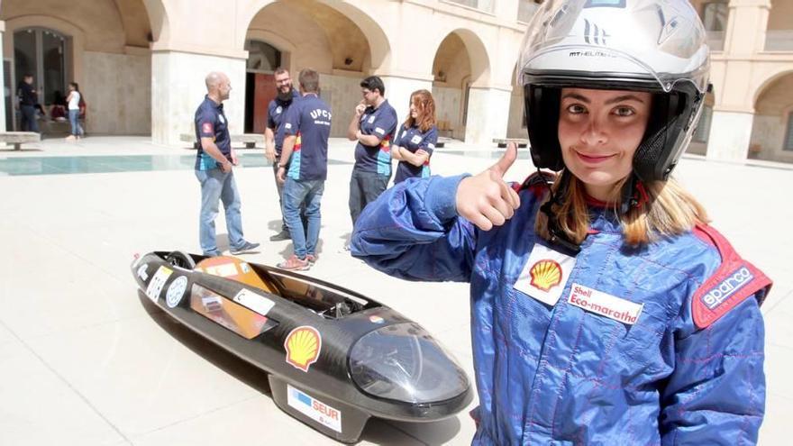 El nuevo prototipo eléctrico del equipo automovilístico de la Politécnica, ayer en el patio de Industriales.