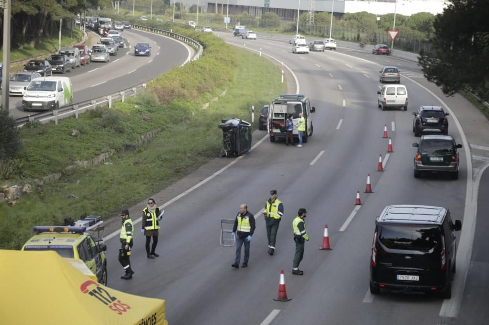 Una mujer se suicida en la autopista de Llucmajor y provoca un grave accidente