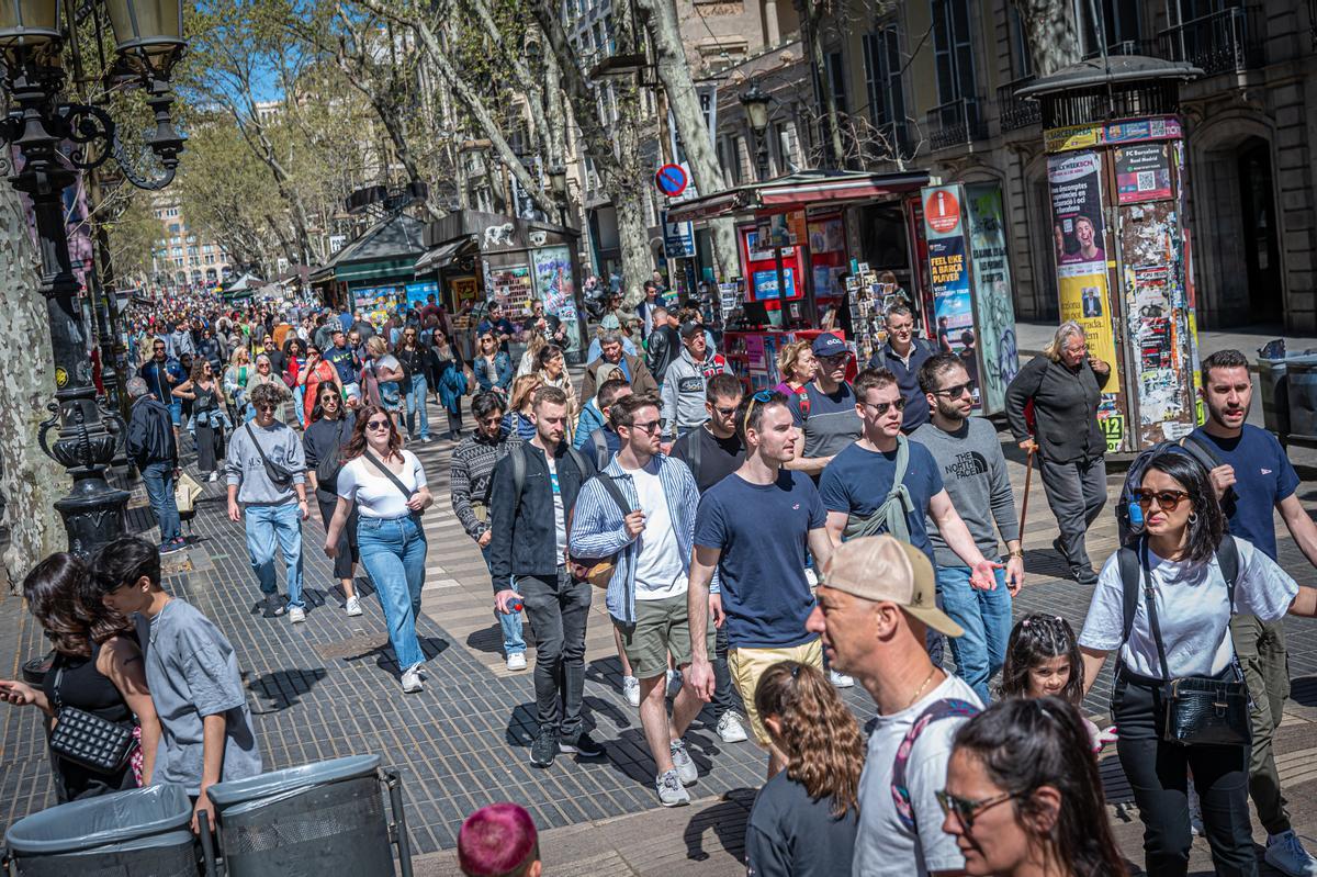 Los turistas inundan Barcelona en Semana Santa