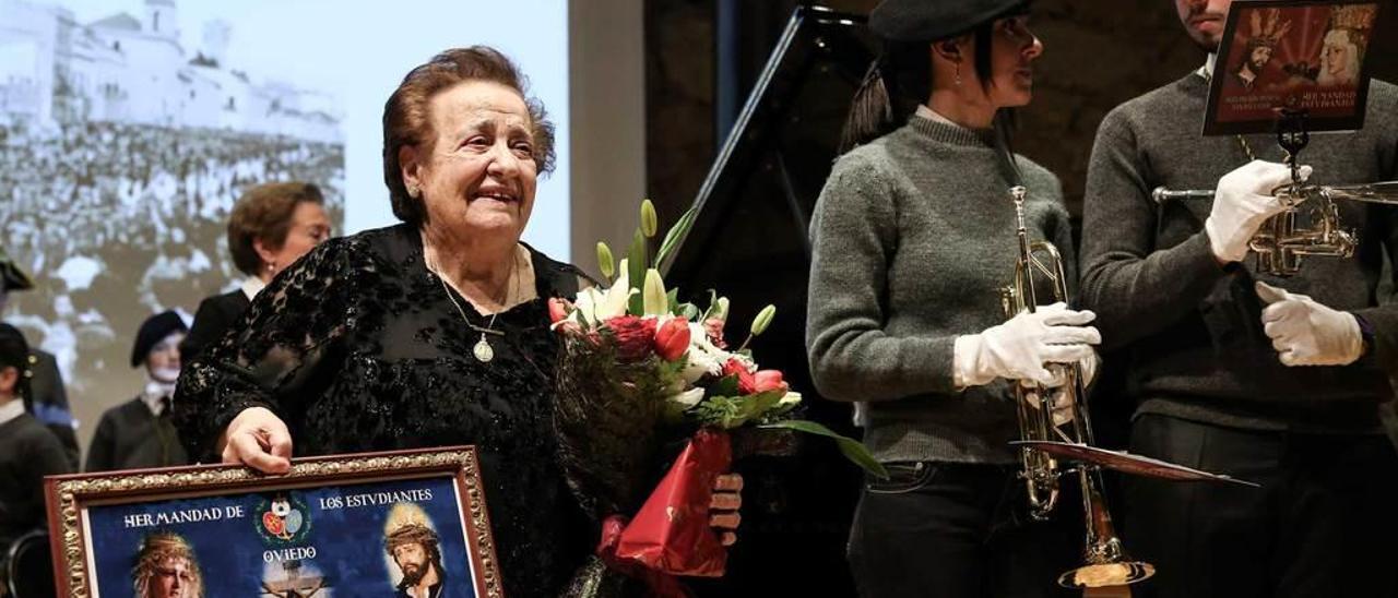 Purita de la Riva recibió su homenaje y dio las gracias al piano