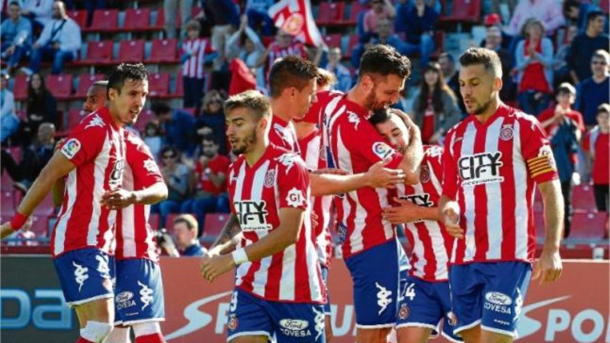 Els jugadors del Girona s&#039;abracen després d&#039;un dels tres gols contra el Numància.