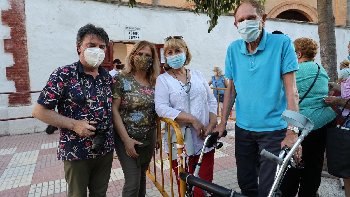 Salvador Rabaza y Merche Jiménez asistieron con unos amigos de Inglaterra y Kazajistán.