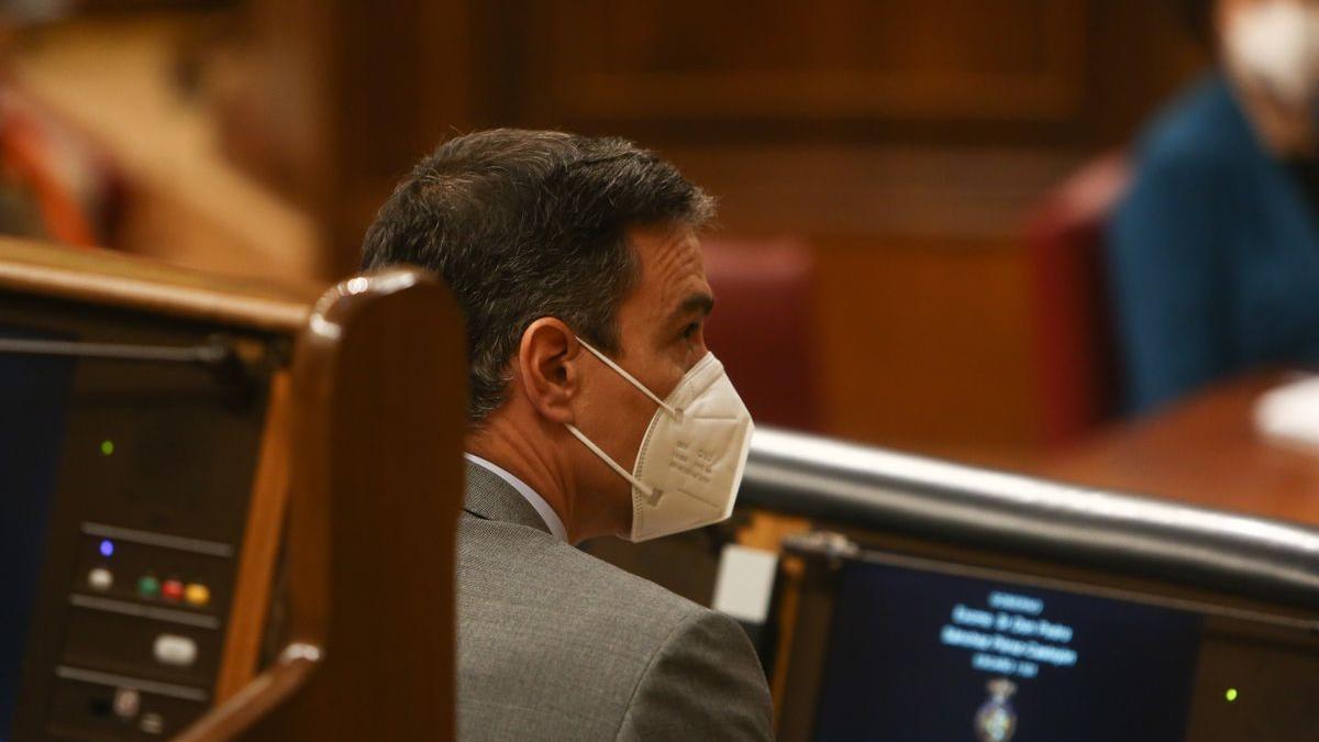 El presidente del Gobierno, Pedro Sánchez, en su escaño en el Congreso.