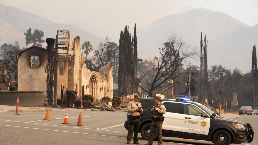 Los Ángeles se plantea imponer un toque de queda para evitar saqueos en las zonas evacuadas por los incendios