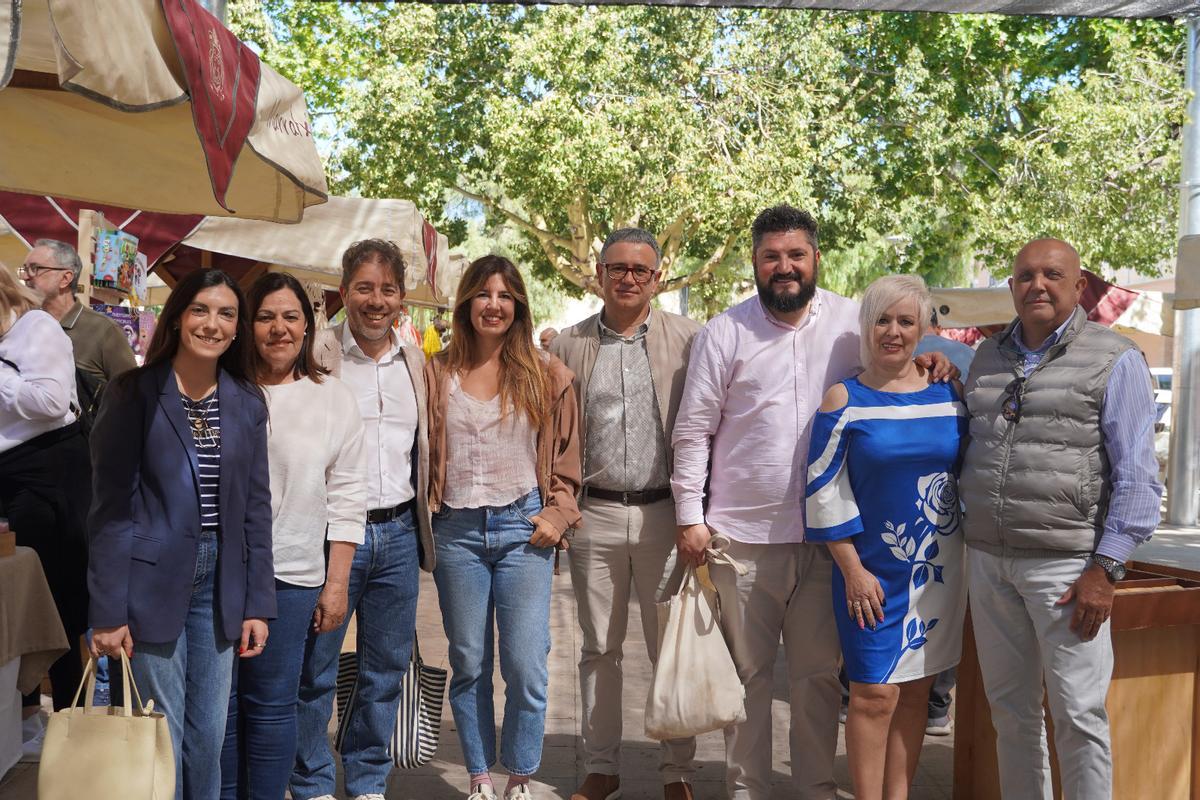 Las autoridades municipales han visitado el mercado este sábado.