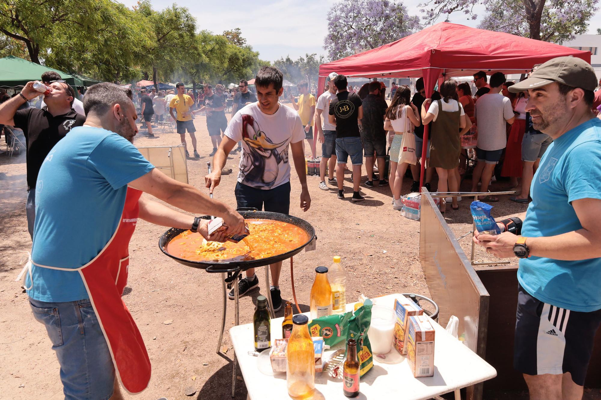 Mil trescientos castellonenses disfrutan del sol y las paellas en el Segon Molí