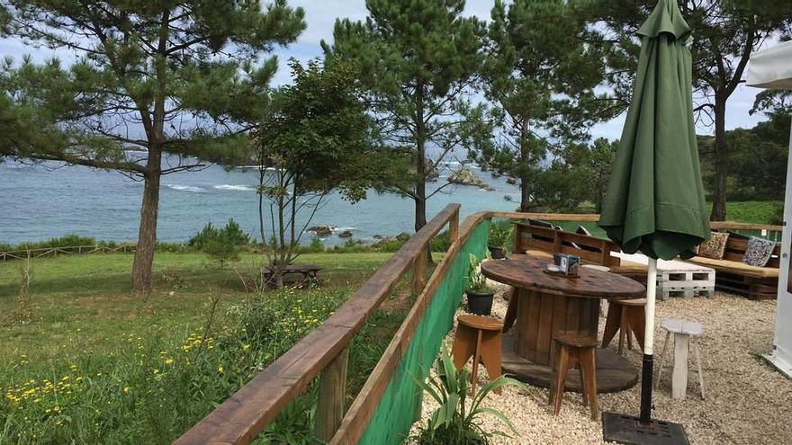 El bar instalado el pasado verano en la playa de Porcía.