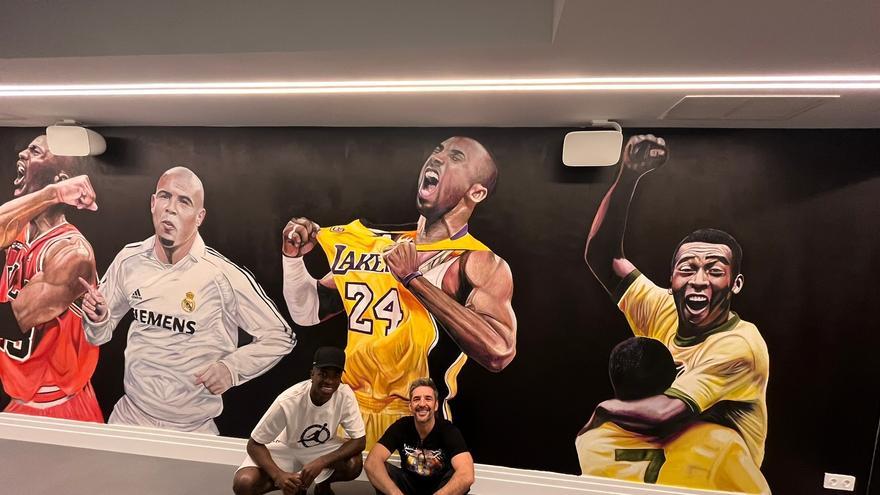 Vinicius estrena un mural en el gimnasio de su casa de Madrid creado por el pintor mallorquín René Mäkelä