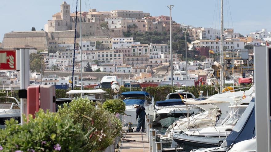 El puerto deportivo Ibiza Botafoc presentaba ayer un aspecto tranquilo, con pocos barcos en movimiento.