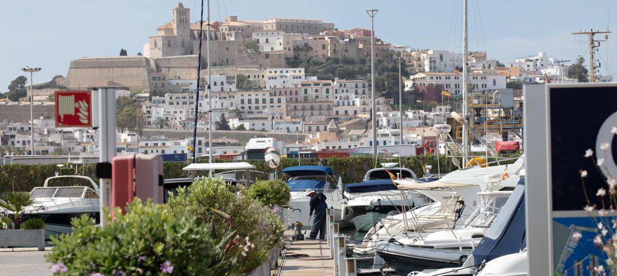 El puerto deportivo Ibiza Botafoc presentaba ayer un aspecto tranquilo, con pocos barcos en movimiento.