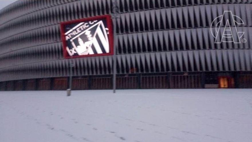Nieve en San Mamés dentro y fuera: se juega el Athletic-Valencia