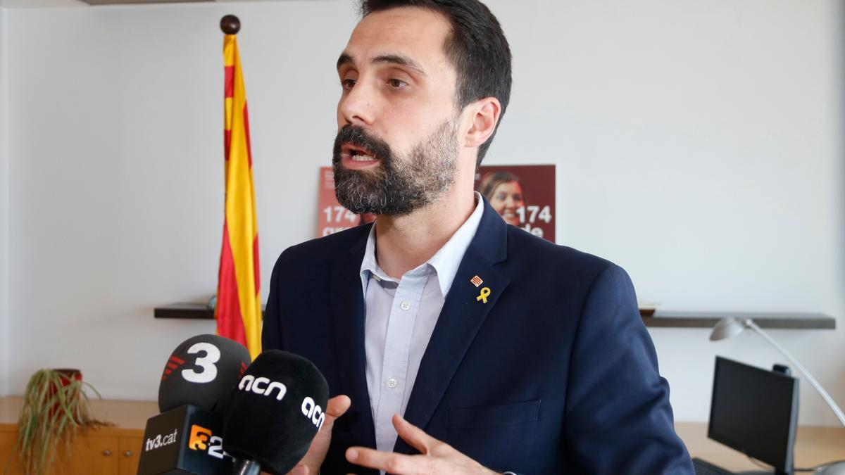 Pla mitjà de l&#039;expresident del Parlament Roger Torrent a la conselleria d&#039;Empresa i Ocupació, el 26 de juliol del 2021. (Horitzontal)