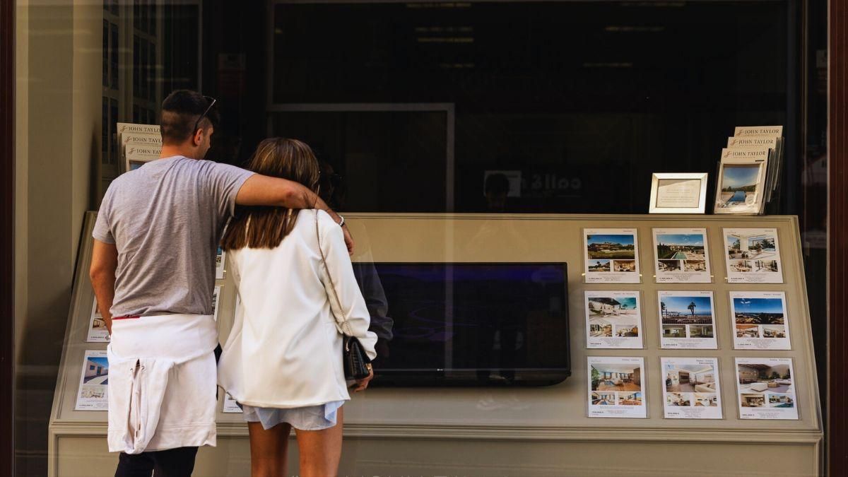 Ahorrar para comprar un piso: las parejas jóvenes necesitan casi diez años de sueldo solo para la entrada