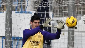 Courtois se suma al trabajo de porteros