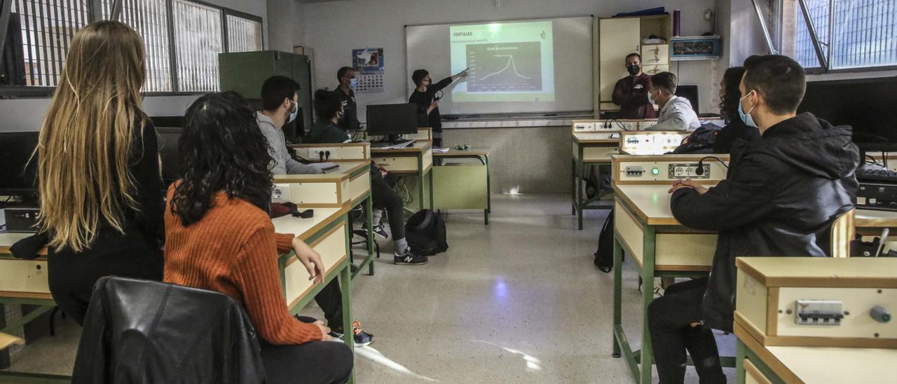 Los estudiantes del Vinalopó podrán orientar su futuro laboral a través de las nuevas tecnologías.