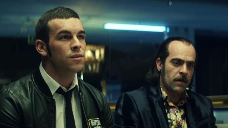 Mario Casas y Luis Tosar, en un instante del filme.