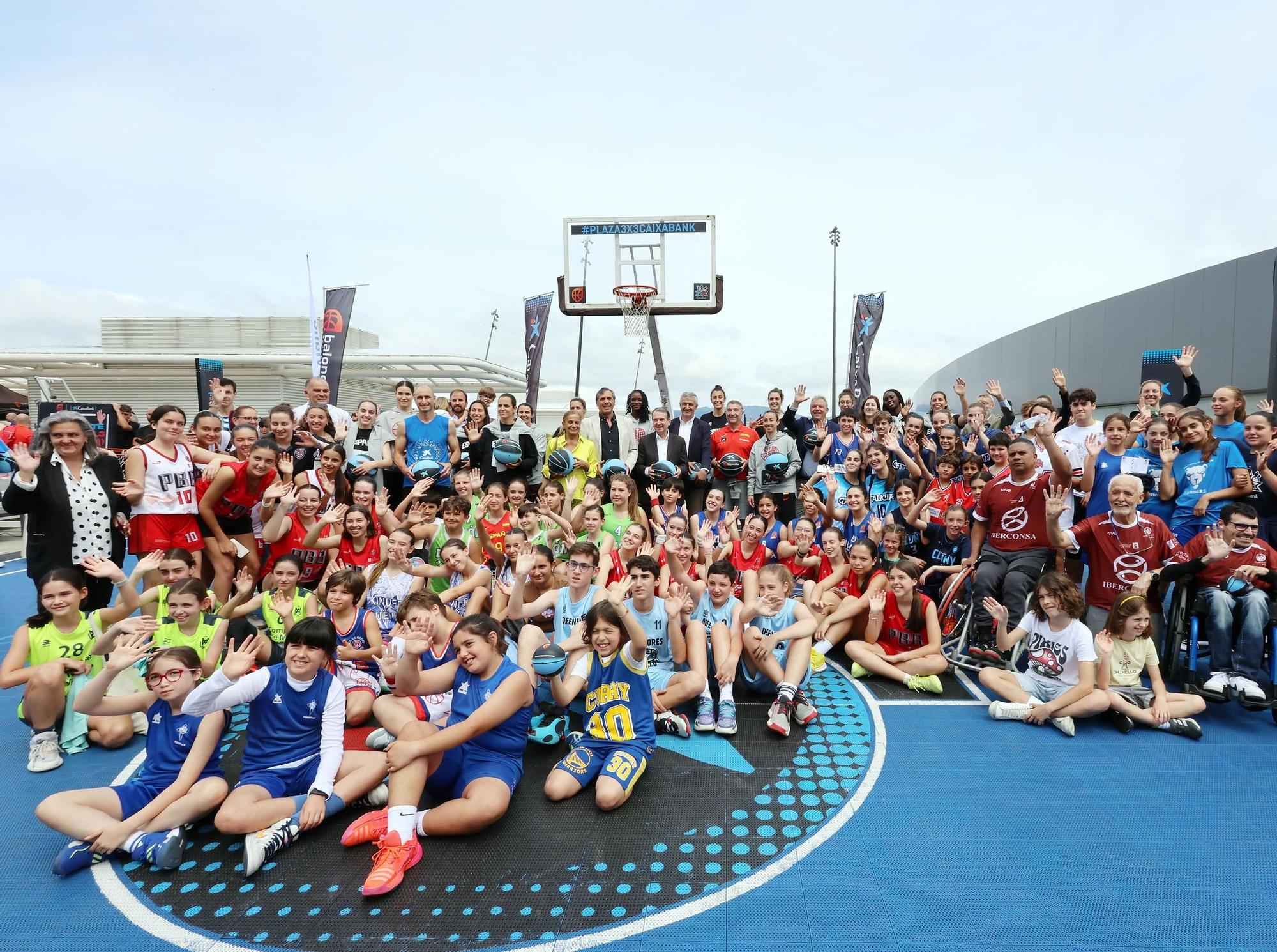 La Selección española de Baloncesto femenino asistió al Torneo 3x3 disputado en la plaza exterior de Vialia