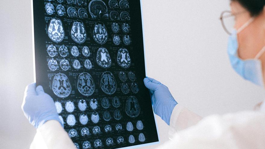 Una Asociación de Alzheimer te dice qué no debes decir a quienes padecen esta condición: &quot;Recuerdas cuando...&quot;