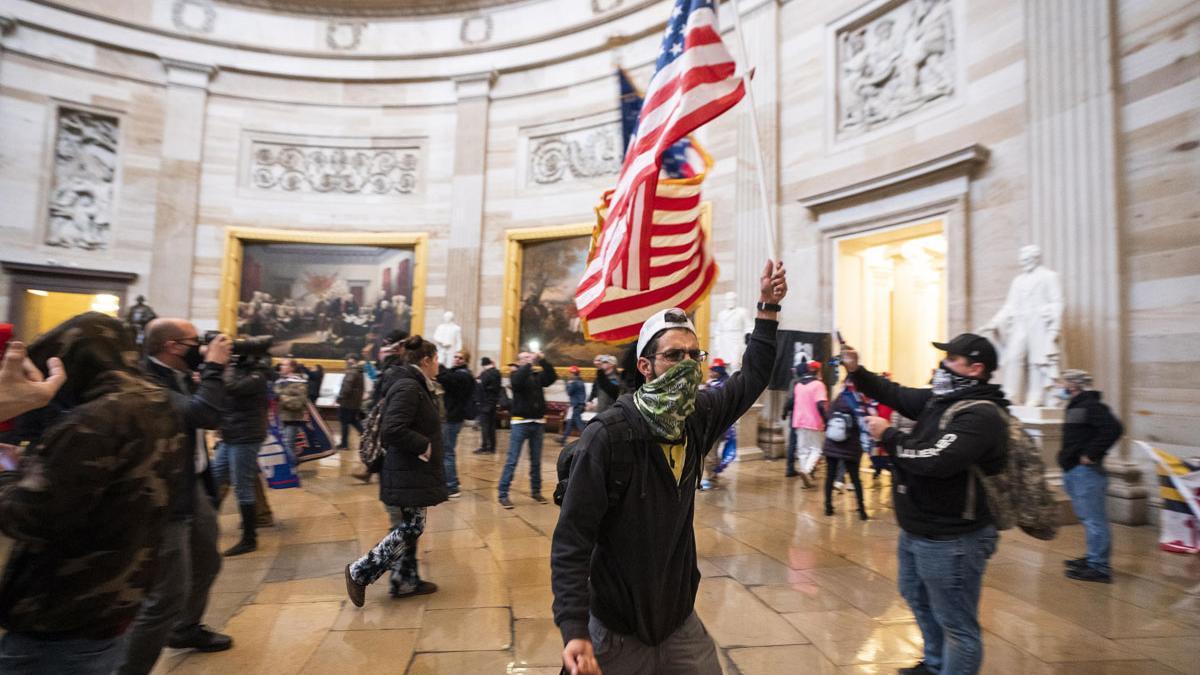 Evacuado el Capitolio por el asalto de seguidores de Donald Trump