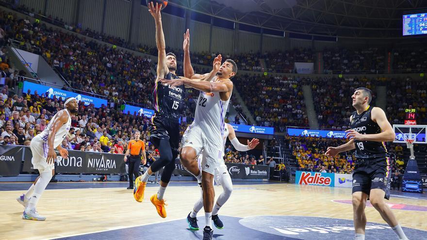 El Lenovo Tenerife cae ante el Real Madrid y le cede el liderato