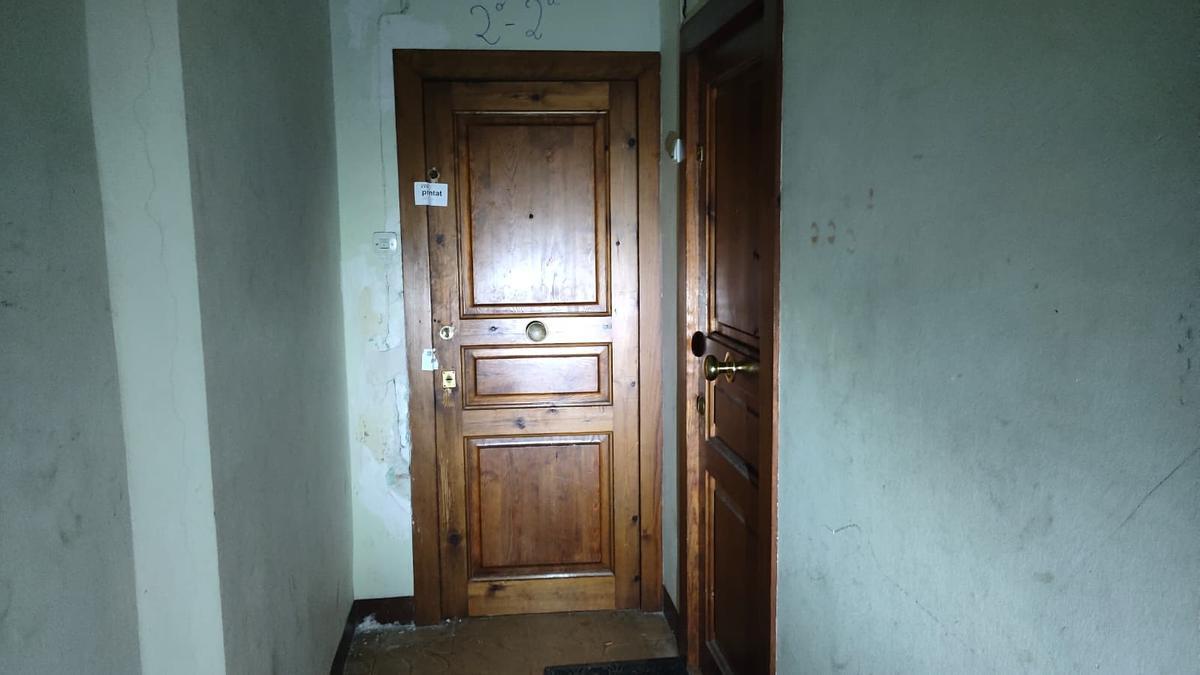 La porta del pis registrat, segellat