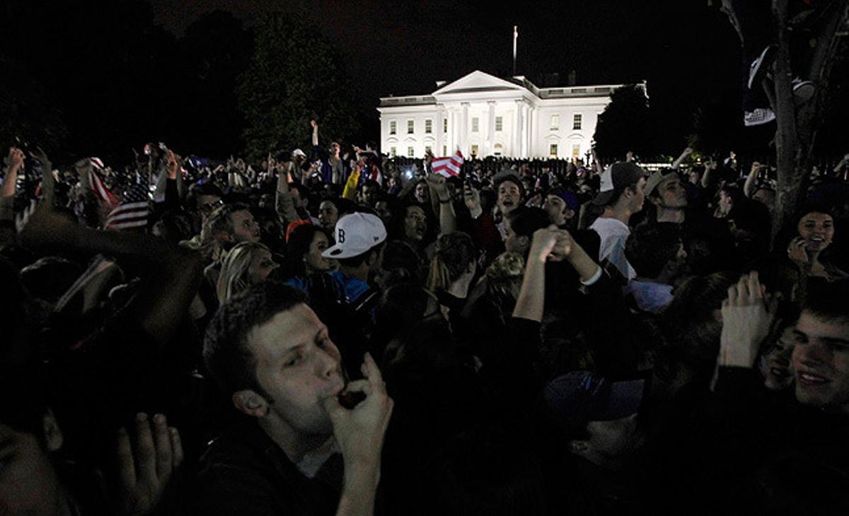 Manifestaciones de alegría frente a la Casa Blanca tras el anuncio de Obama.