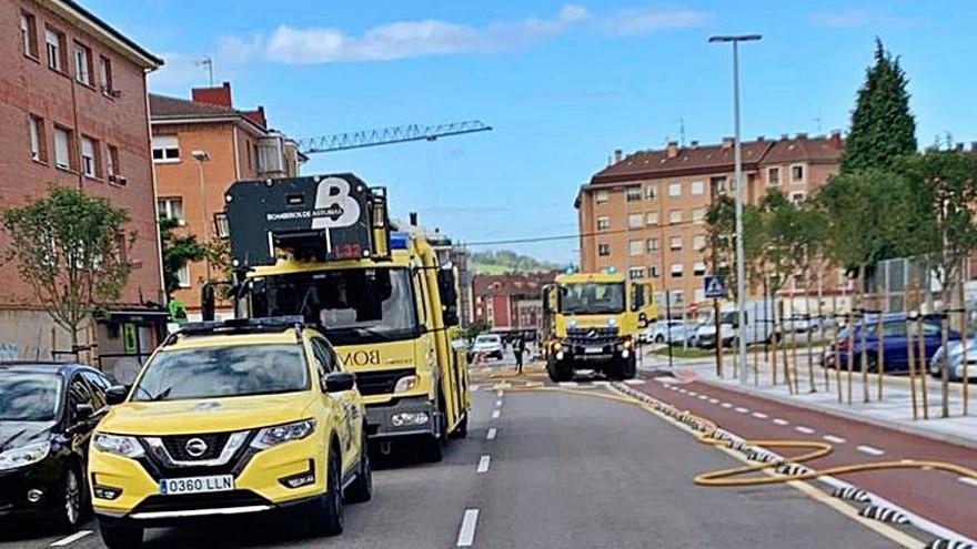 Susto en Lugones, donde un escape de gas obligó a desalojar tres edificios y a confinar el instituto 