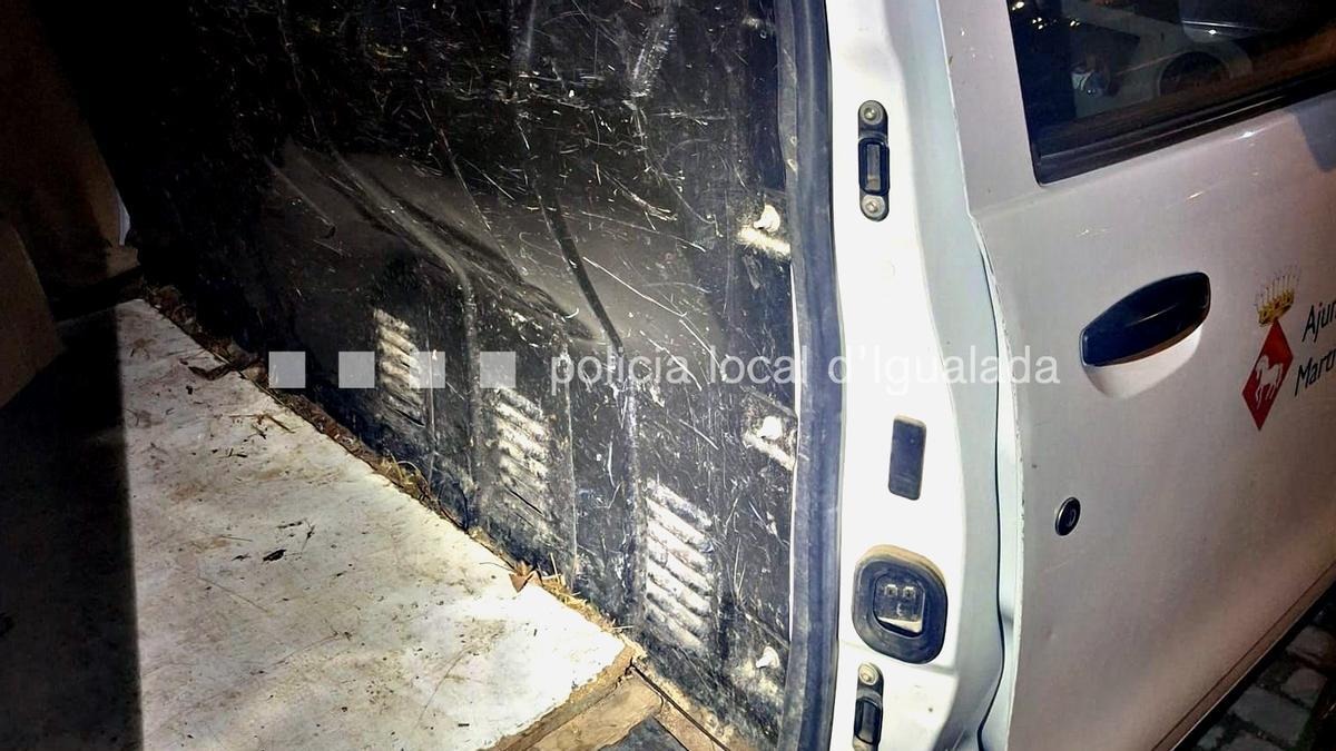 Imatge de l'interior de la furgoneta de la brigada municipal de Sant Martí Sesgueioles