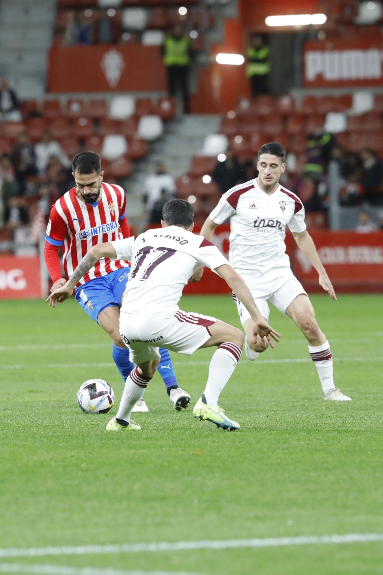 En imágenes: así fue el duelo entre Sporting y Albacete en El Molinón