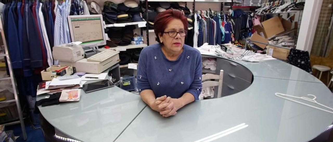 Rosa del Aguilar, en su negocio de lencería del Carbayedo.