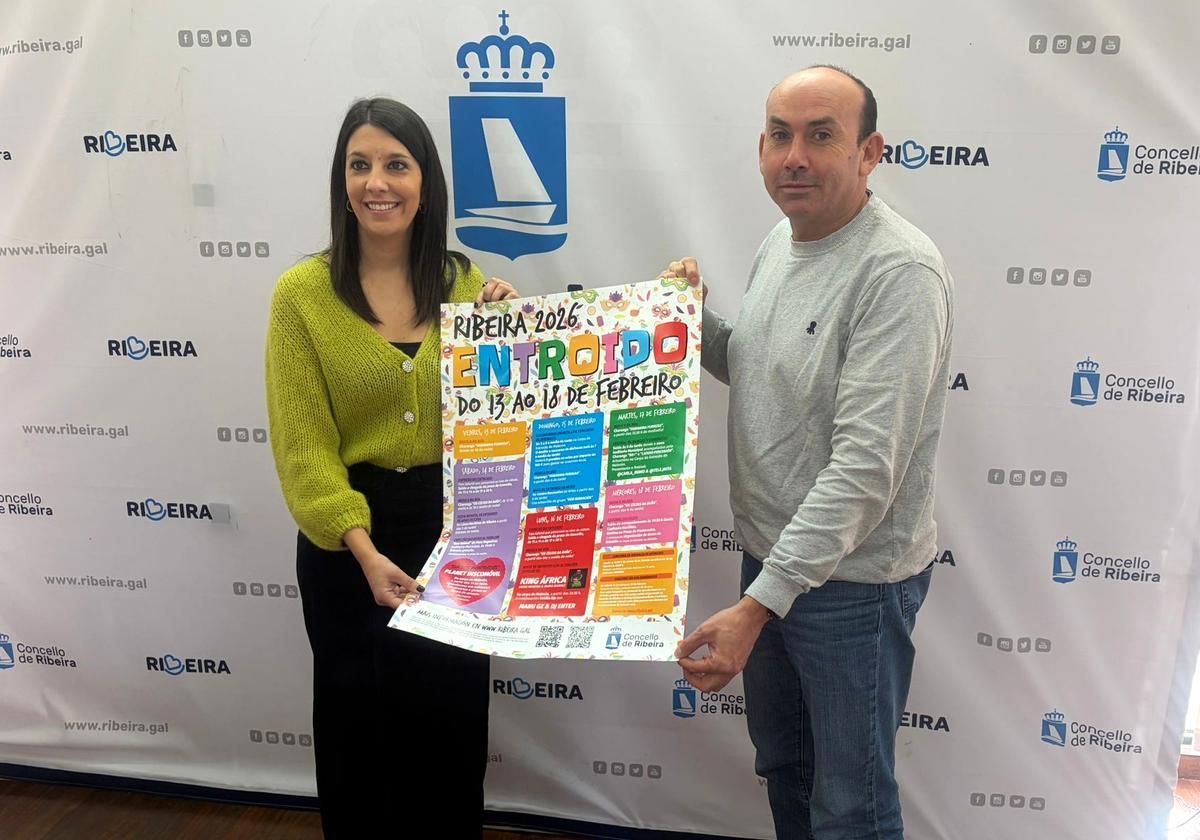 A alcaldesa, María Sampedro, e o edil Fernando Abraldes, presentando a programación.
