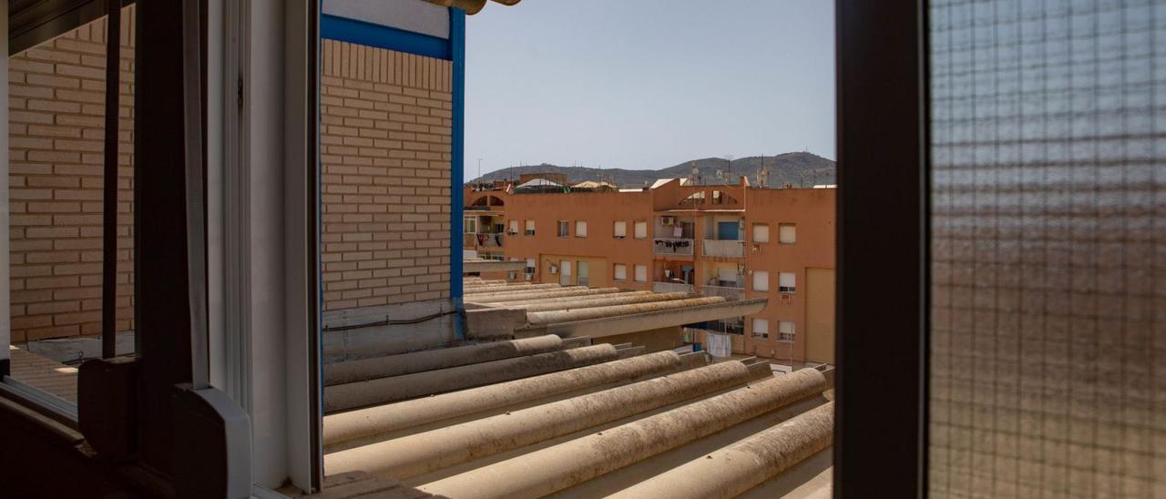 Tejados de uralita en el CEIP Stella Maris de Cartagena.