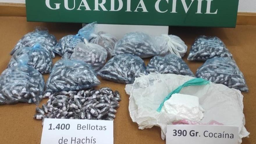 La Guardia Civil detiene a dos vecinos de Bueu a los que incautó hachís, cocaína y heroína