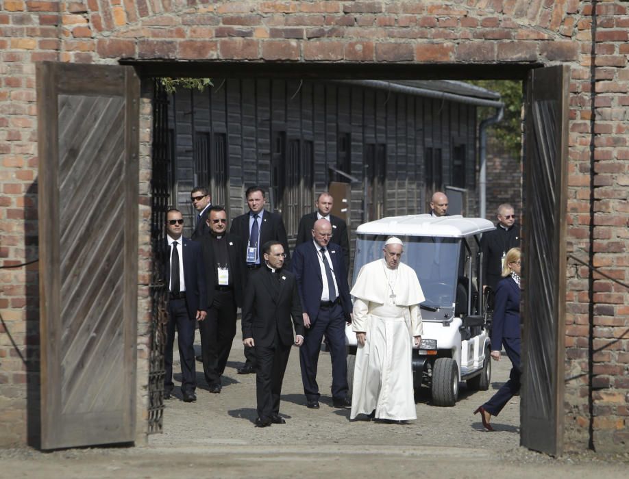 El Papa visita el campo de concentración de Auschwitz